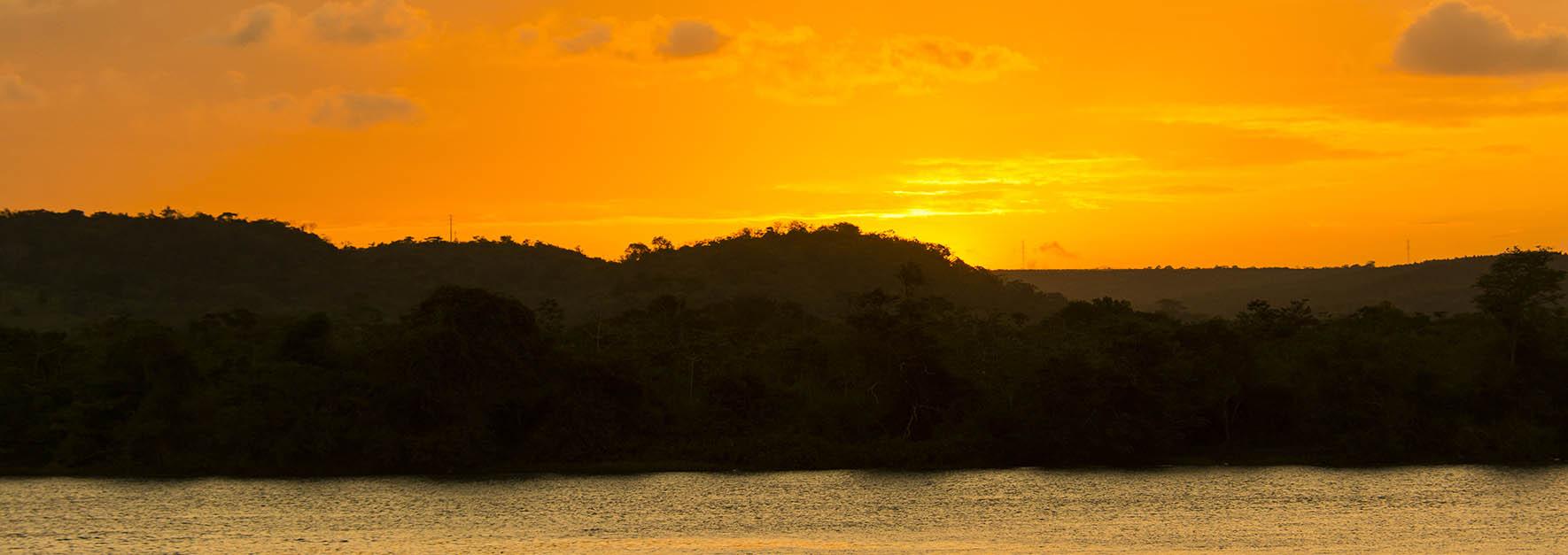 Margens do Rio São Francisco. Pôr do sol incríveis.